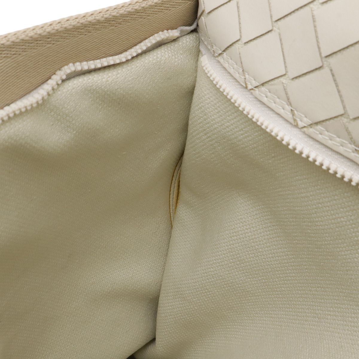 Bottega Veneta Intrecciato Scorpito Tote Largeto Shoulder Bag Ivory — view 8