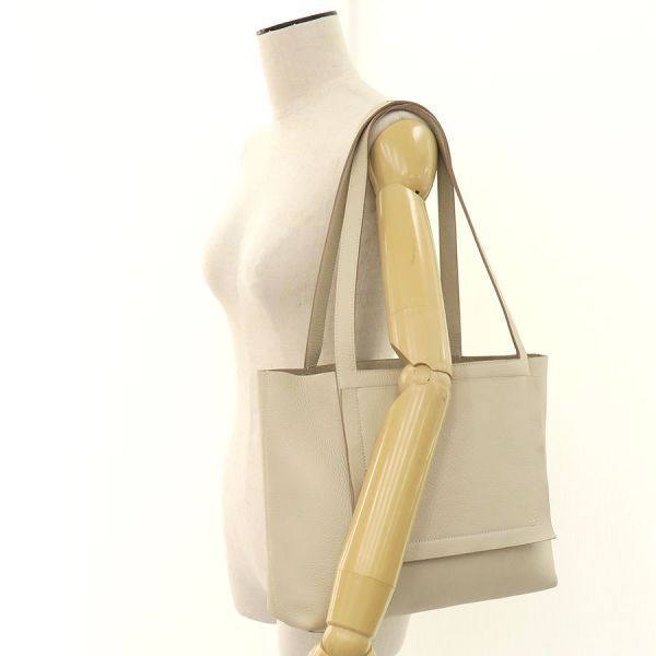 Hermes Cavasserie 31 Tote — view 9