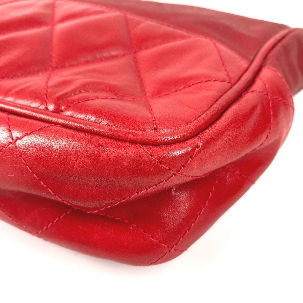 Chanel Shoulder Bag CC Logo Quilted Leather Red — view 6