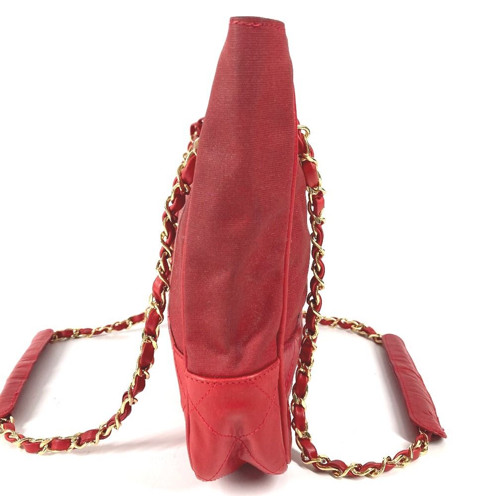 Chanel Shoulder Bag CC Logo Quilted Leather Red — view 3