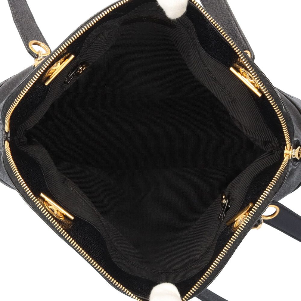 Chanel CC Logo Tote Caviar Leather Black — view 7