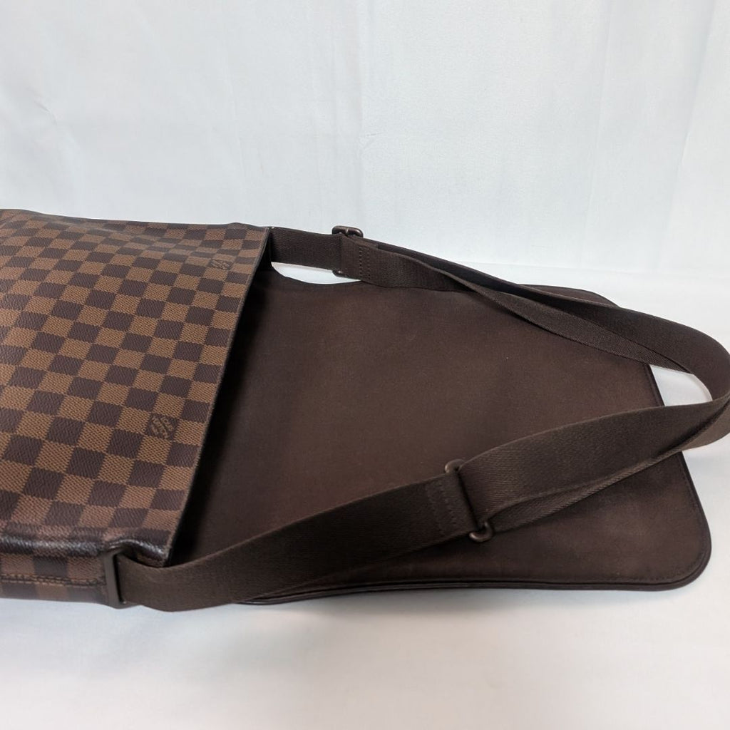 Louis Vuitton Brooklyn MM Damier Messenger Bag — view 7