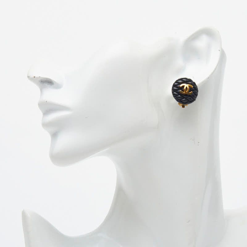 Chanel Quilted CC Logo Gold Black Plated — view 6