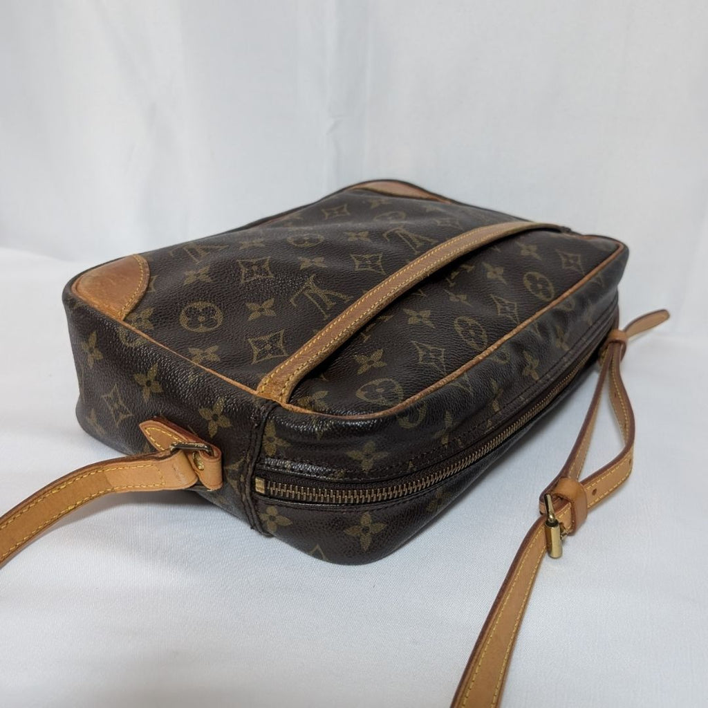 Louis Vuitton Trocadero 30 Monogram Shoulder Bag — view 4