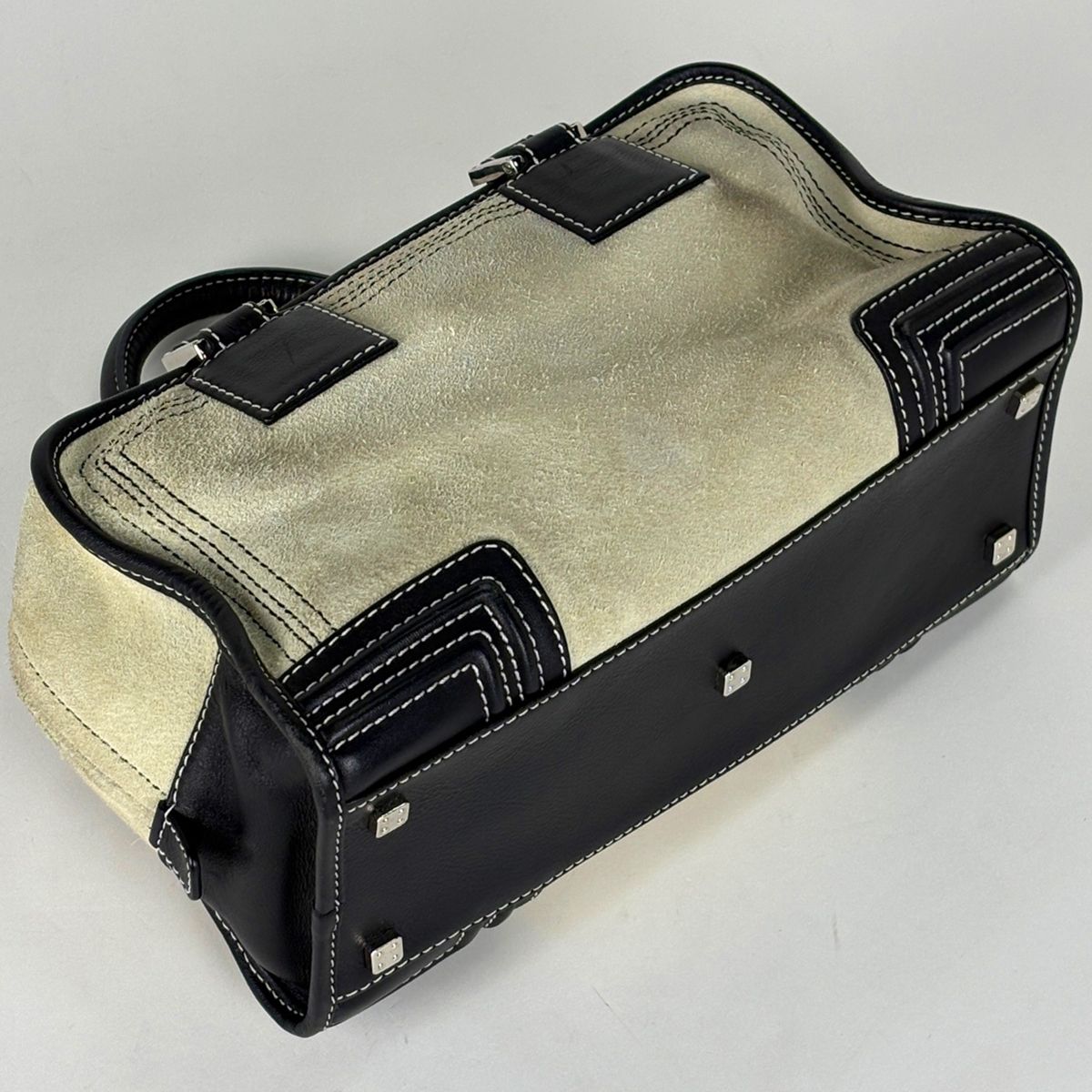 Loewe Amazona 28 Anagram Logo Handbag Suede Light Gray Black — view 2