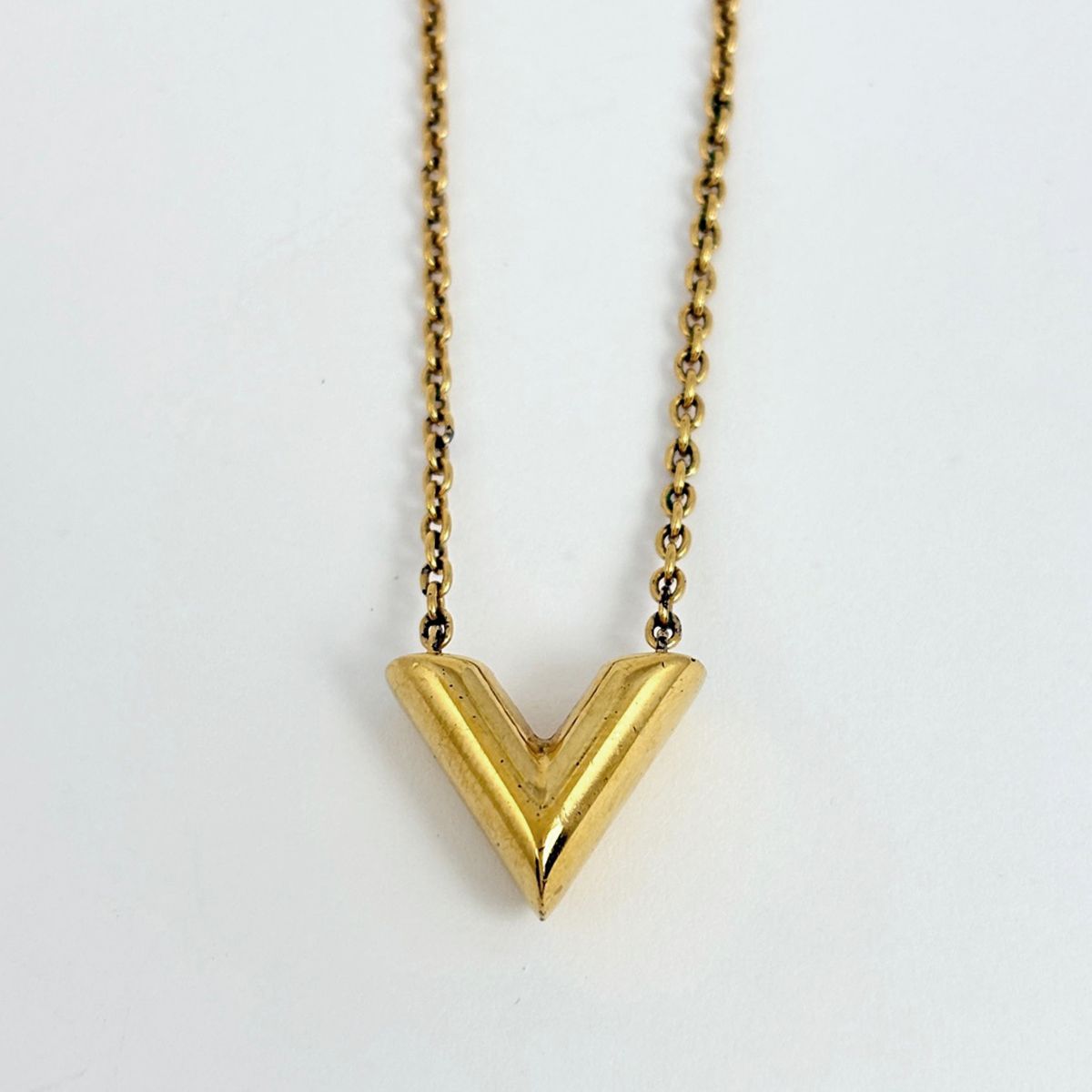 Louis Vuitton Essential Necklace Gold Plated — view 2