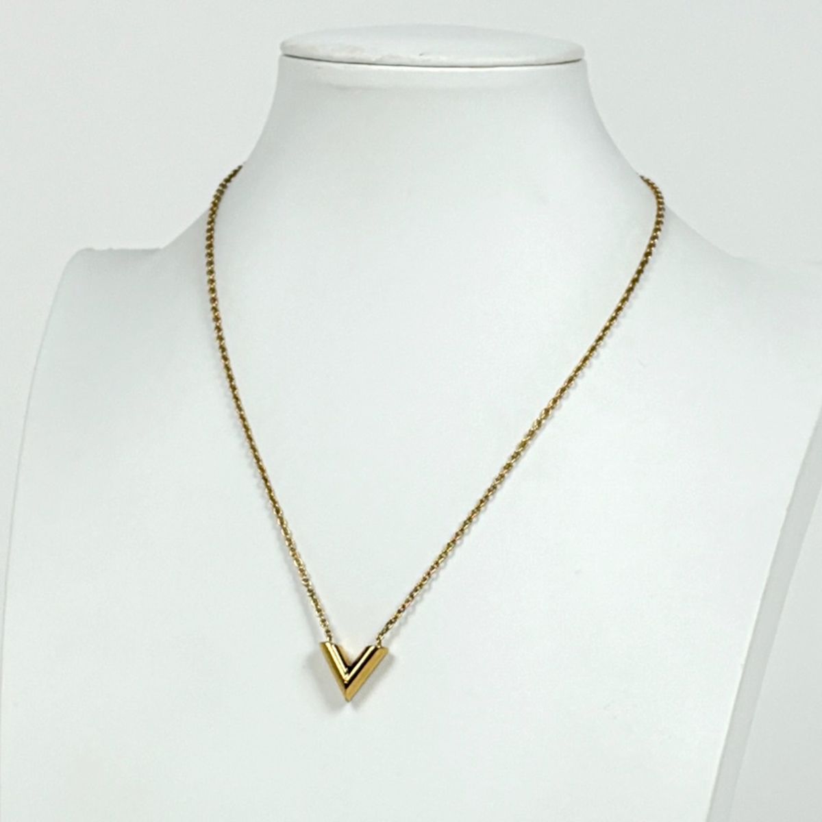 Louis Vuitton Essential Necklace Gold Plated — view 4