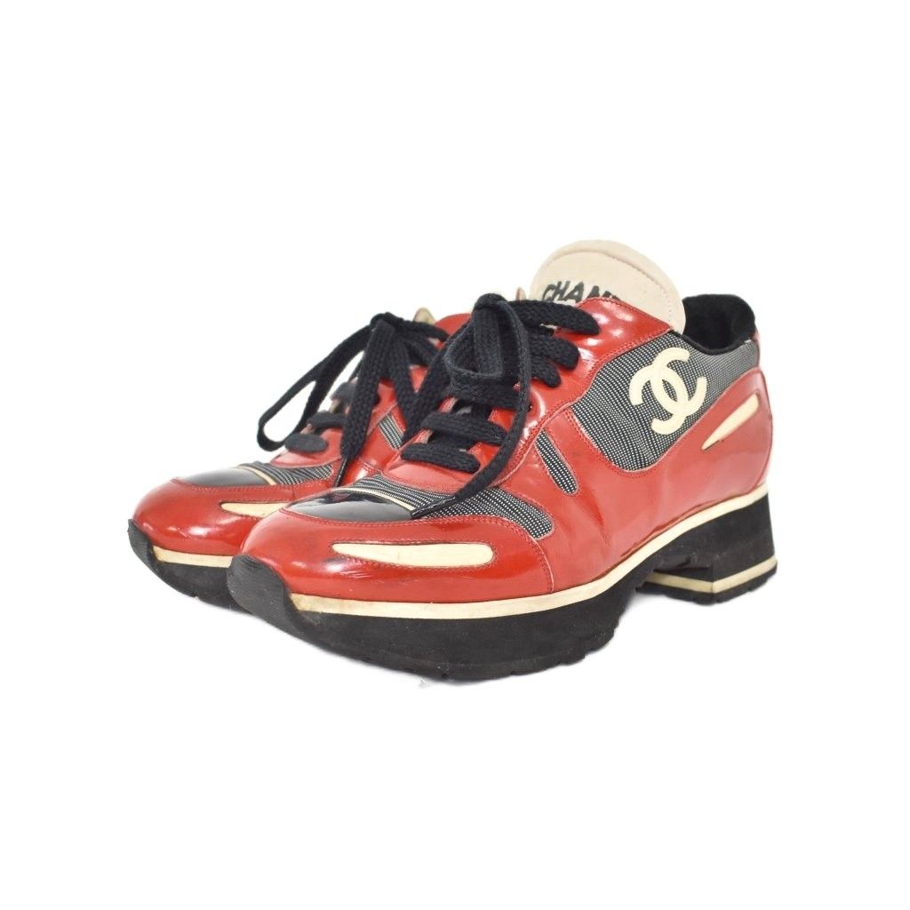 Chanel CC Logo Patent Leather Sneakers Red — view 2