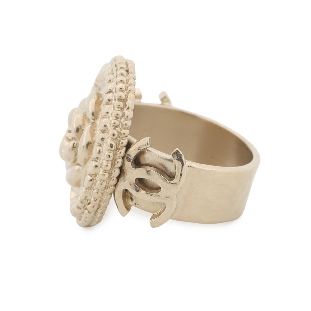 Chanel Ring CC Logo Camellia — view 2
