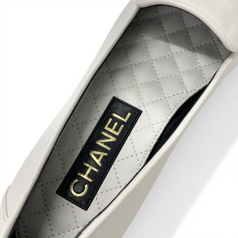 Chanel Loafers Leather Shoes White Black CC Logo Bicolor Flat — view 7