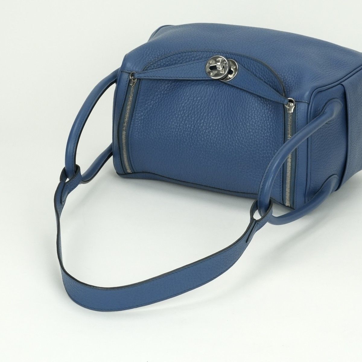 Hermes Lindy 26 Verso Tote Shoulder Bag Taurillon Clemence Blueagate Grismouette — view 7