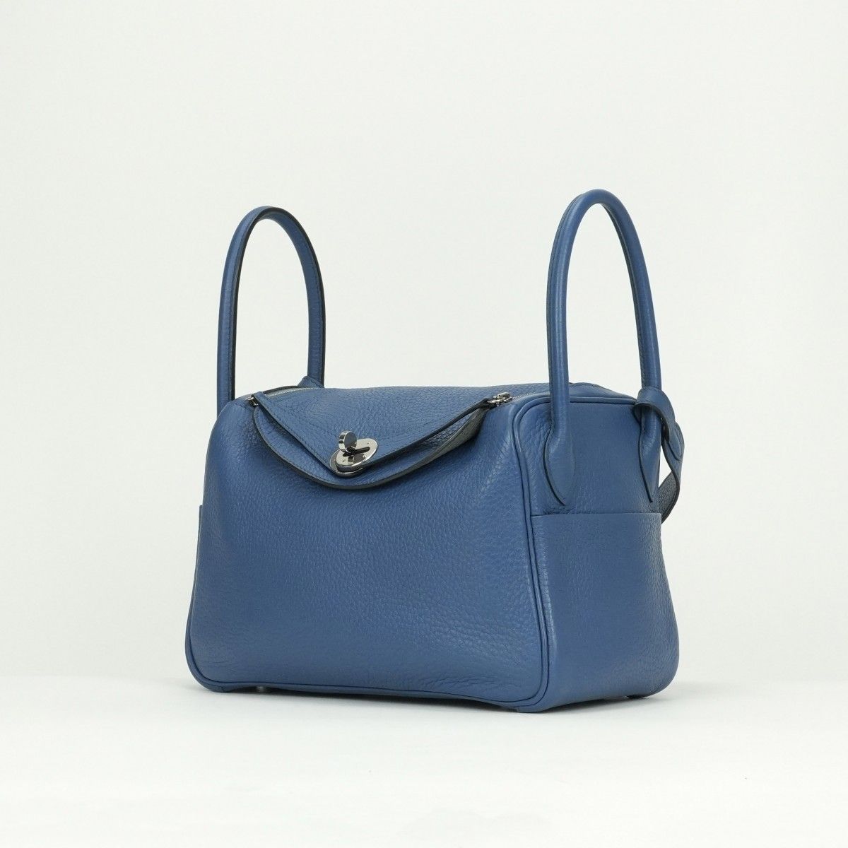 Hermes Lindy 26 Verso Tote Shoulder Bag Taurillon Clemence Blueagate Grismouette — view 2