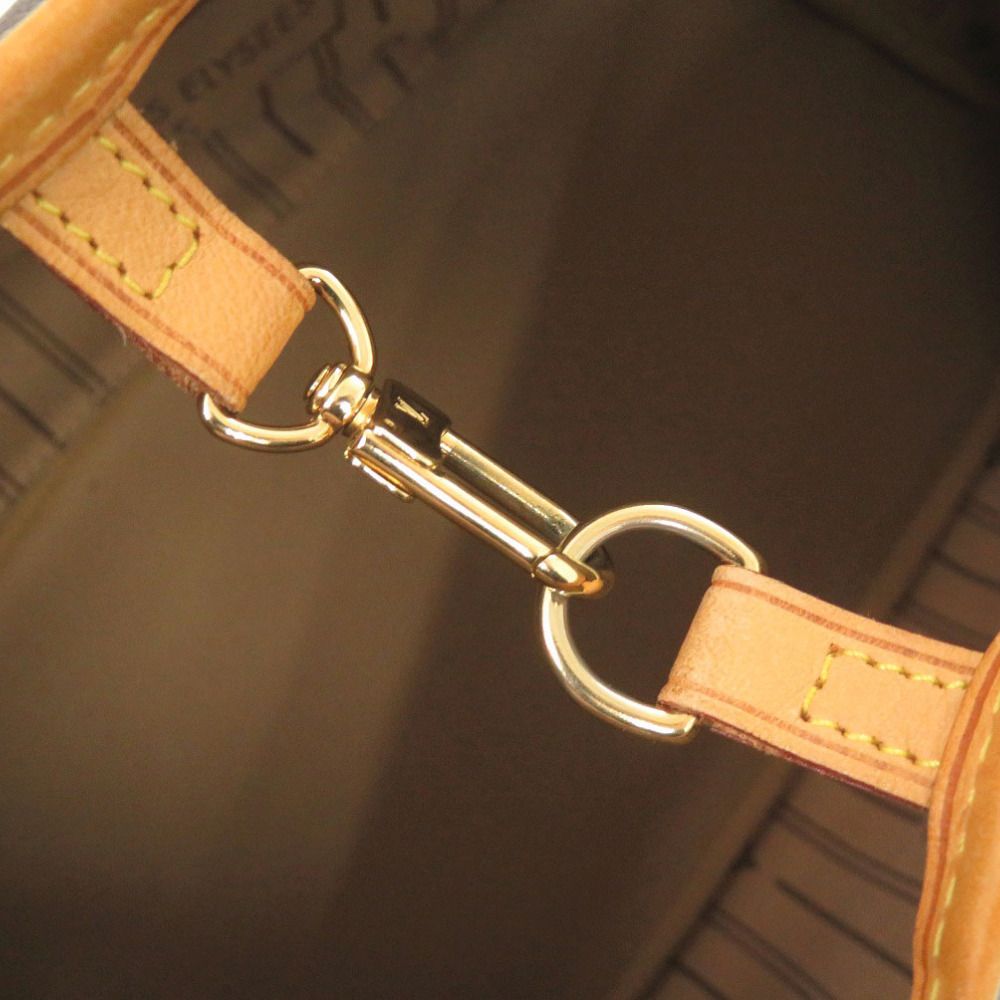 Louis Vuitton Neverfull MM Monogram Tote — view 9