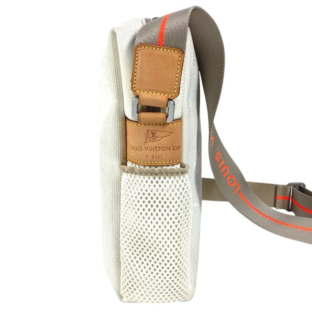 Louis Vuitton Shoulder Bag Weatherly Damier Geant Canvas White — view 4