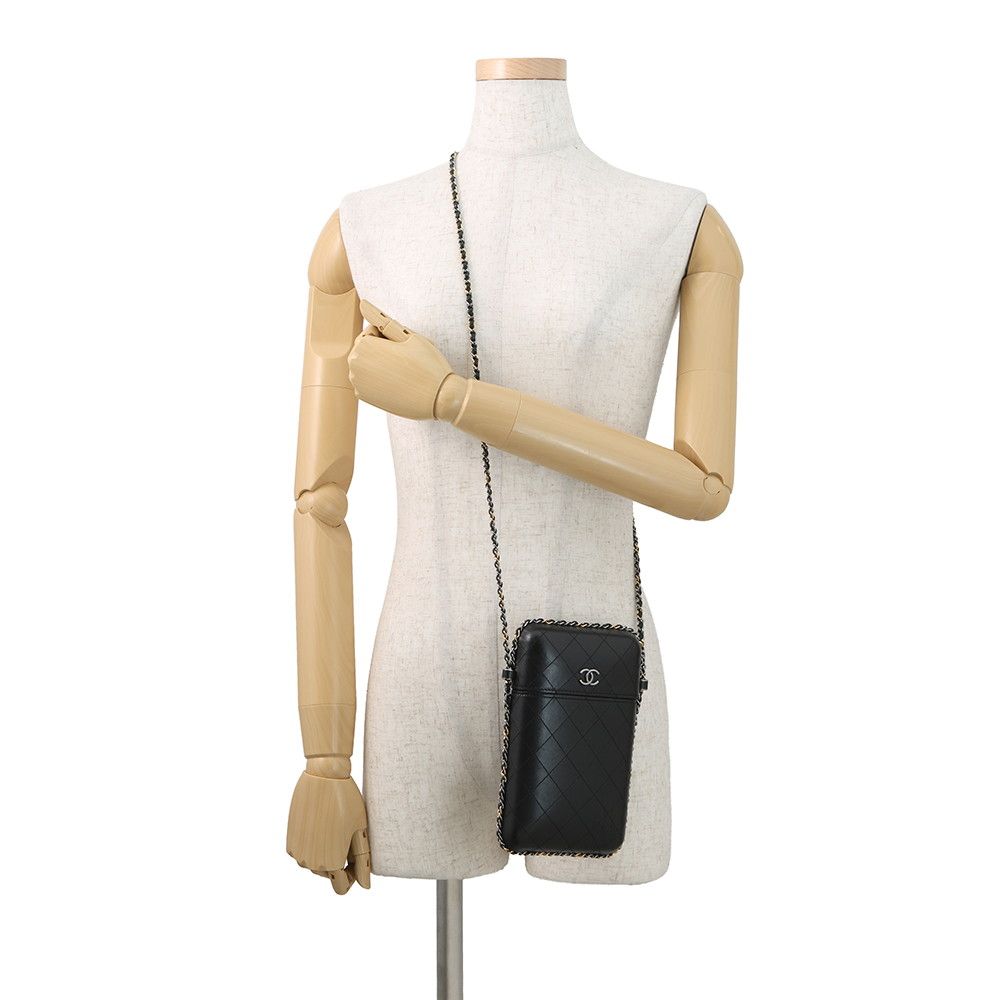 Chanel Foncase Chainaround Quilted CC Logo Lambskin Black — view 4