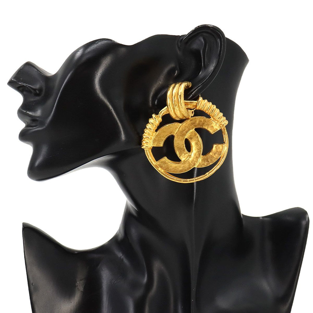 Chanel Round Earring Gold — view 5