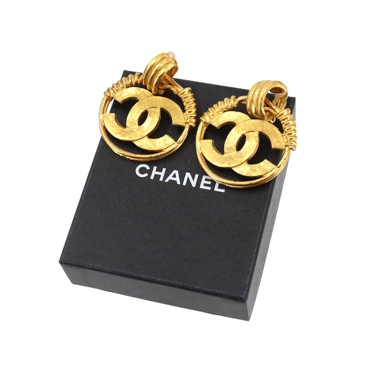 Chanel Round Earring Gold — view 2