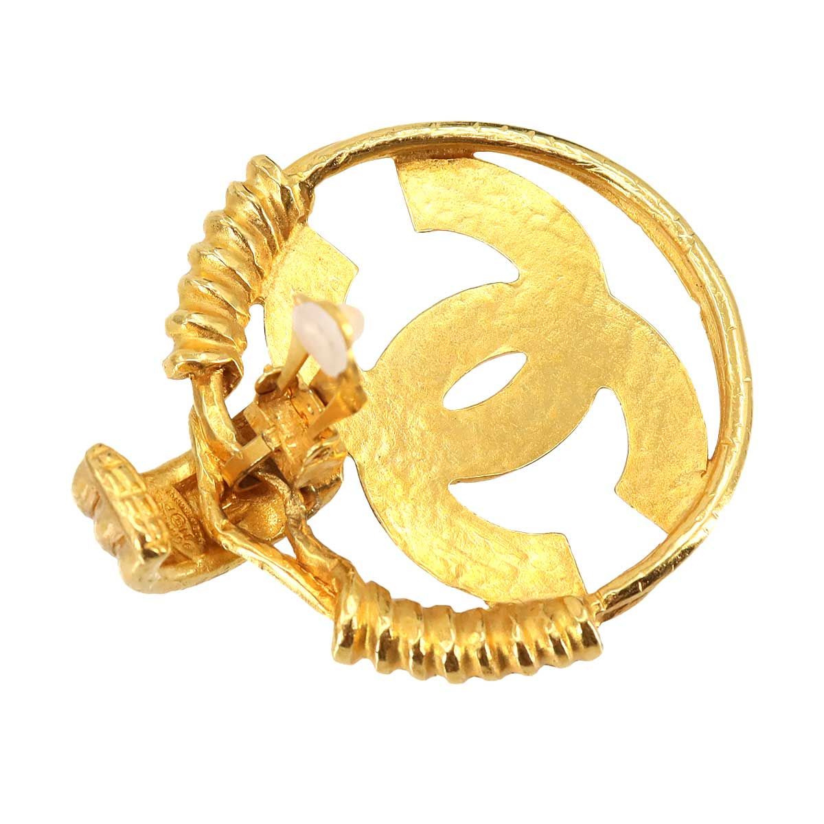 Chanel Round Earring Gold — view 3