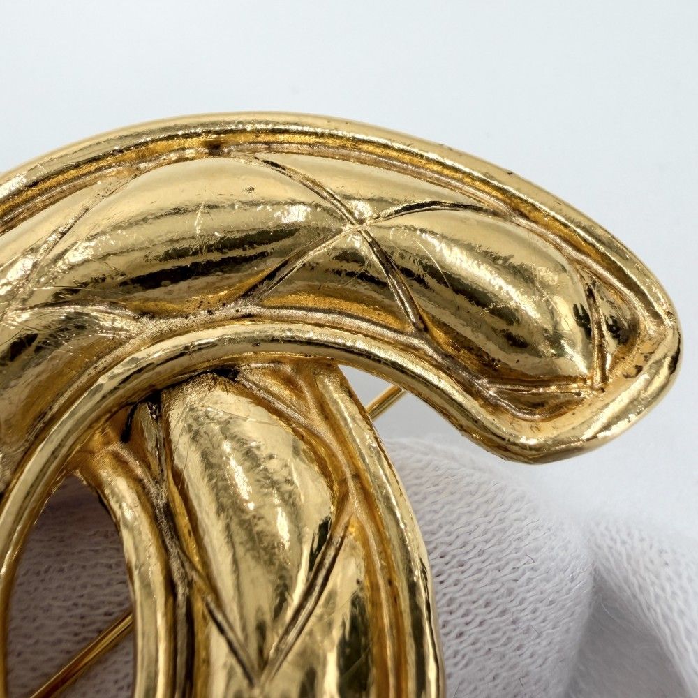 Chanel Brooch Quilted CC Logo Vintage Gold Plated — view 5