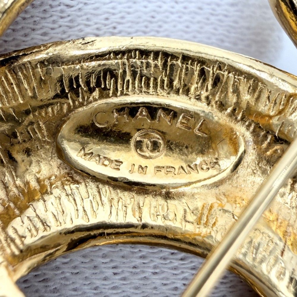 Chanel Brooch Quilted CC Logo Vintage Gold Plated — view 3