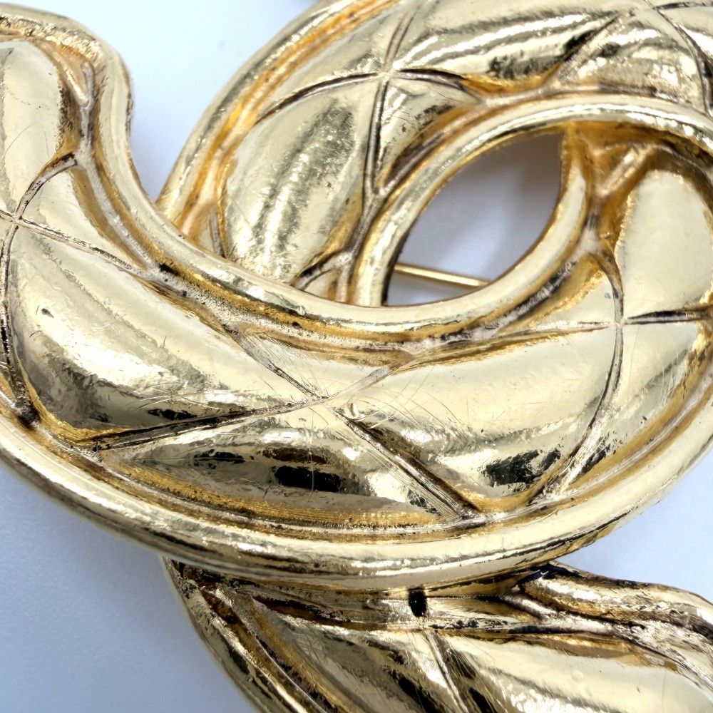 Chanel Brooch Quilted CC Logo Vintage Gold Plated — view 7