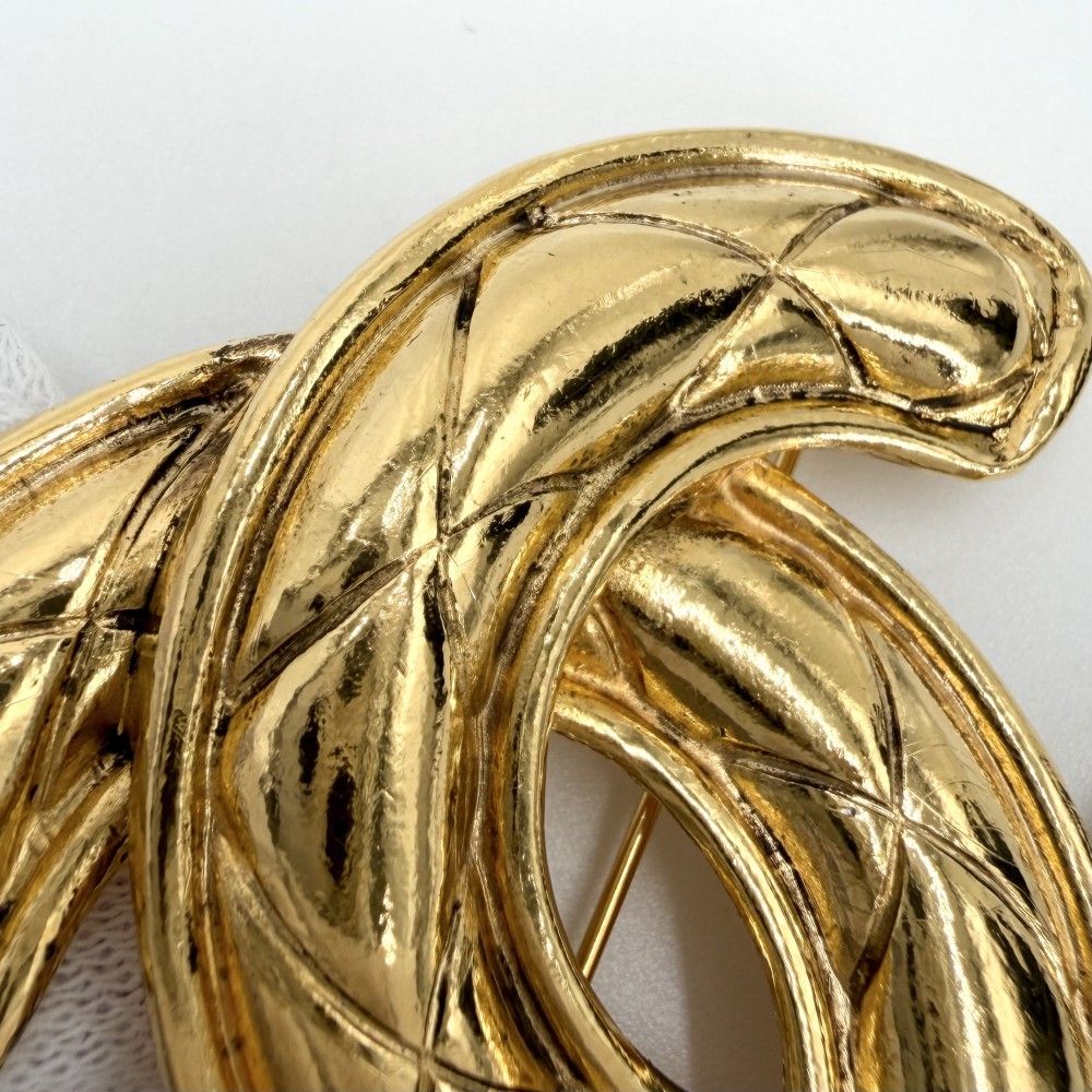 Chanel Brooch Quilted CC Logo Vintage Gold Plated — view 6