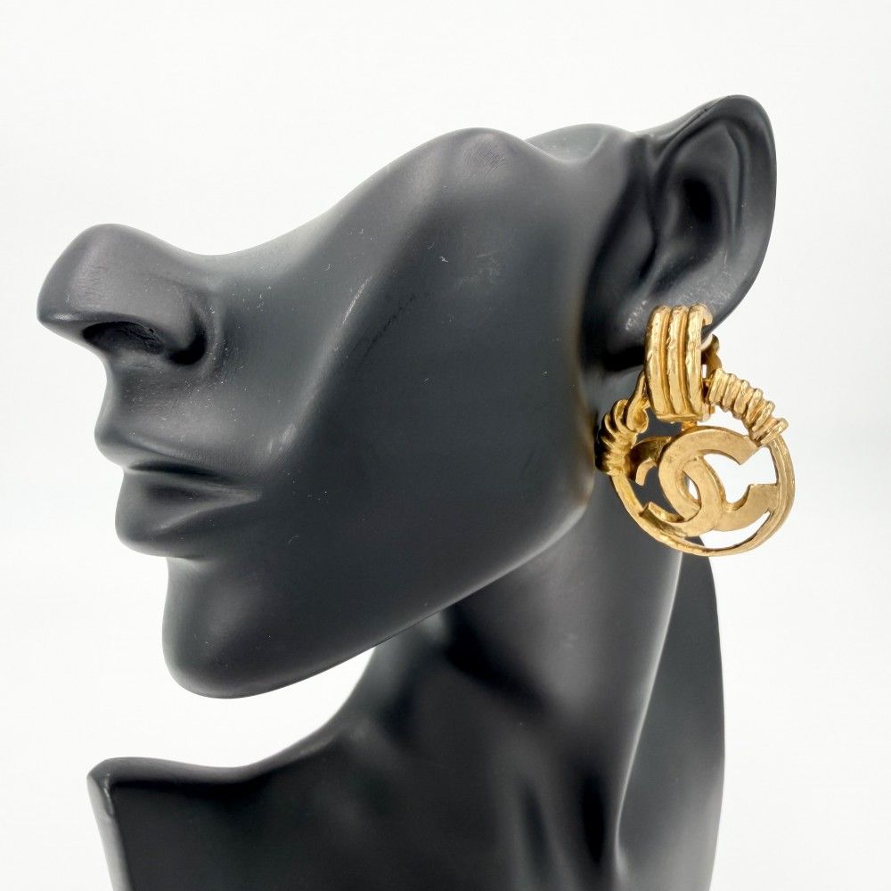 Chanel Earrings CC Logo Vintage Round Gold Plated — view 2