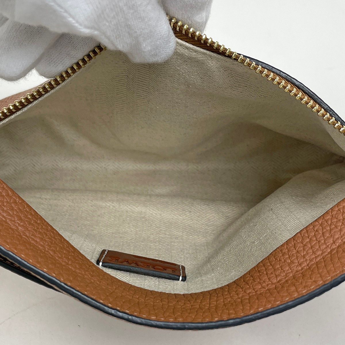 Loewe Anagram Shoulder Bag Crossbody Leather Brown — view 7
