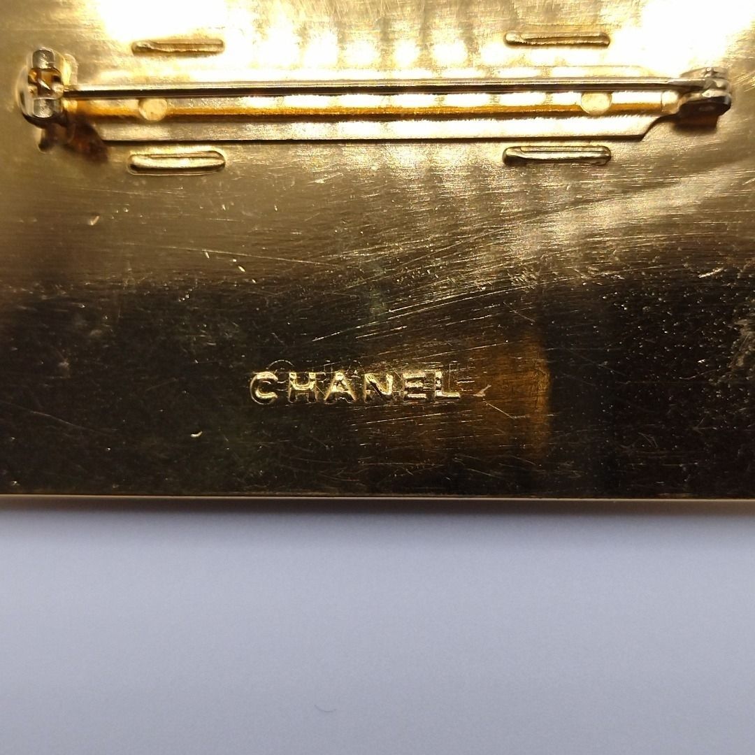 Chanel Logo Plate Square Vintage Gold Brooch — view 3