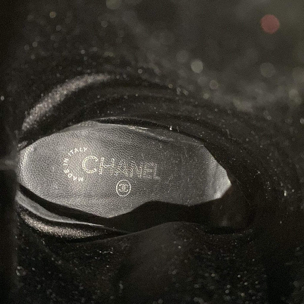 Chanel Boots 36 C Black CC Logo Lambskin — view 5