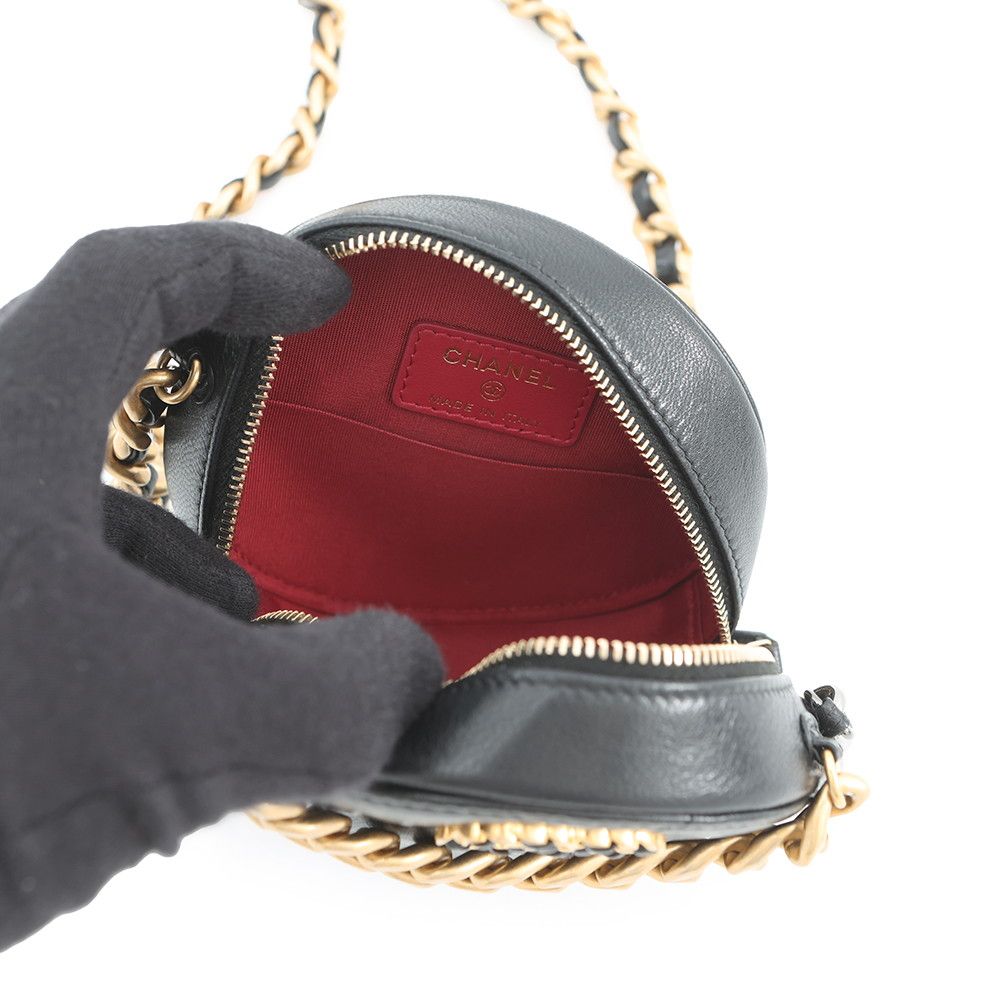 Chanel Chain Shoulder Bag 19 Quilted CC Logo Lambskin Black — view 5