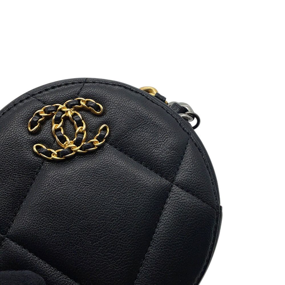 Chanel Chain Shoulder Bag 19 Quilted CC Logo Lambskin Black — view 9