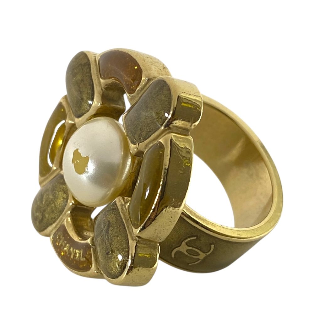 Chanel CC Logo Faux Pearl Ring Gold Plated Sophisticated Gorgeous — view 9
