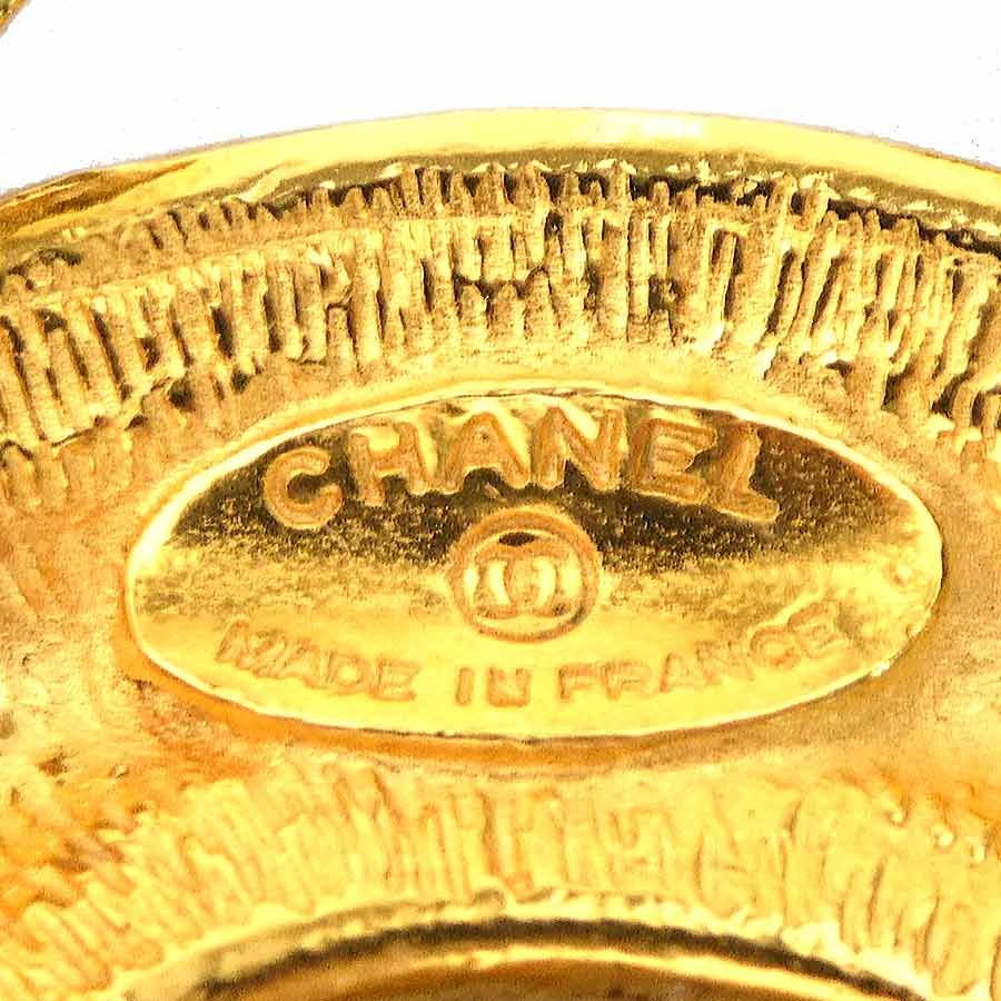 Chanel Brooch CC Logo — view 9