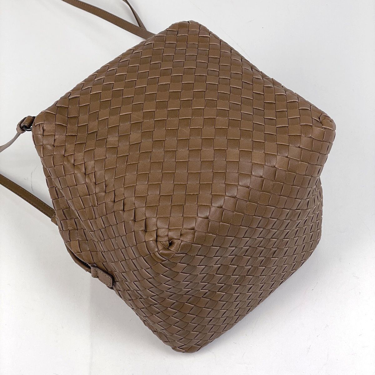 Bottega Veneta Intrecciato Shoulder Bag Leather Brown — view 2