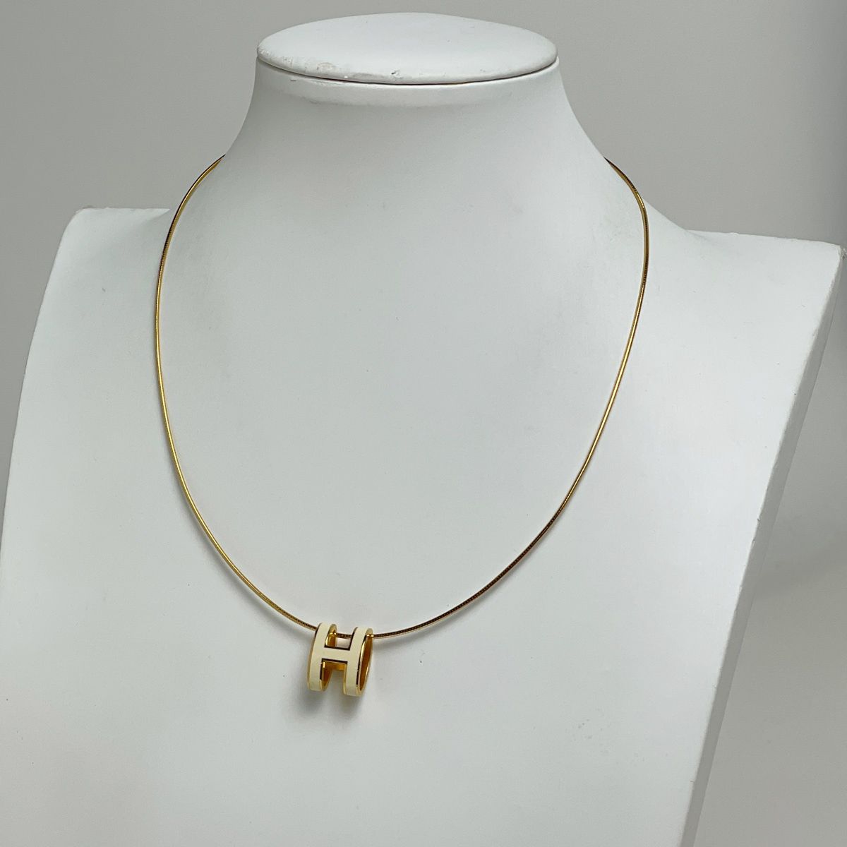 Hermes Pop Necklace Logo Gold Plated White — view 6