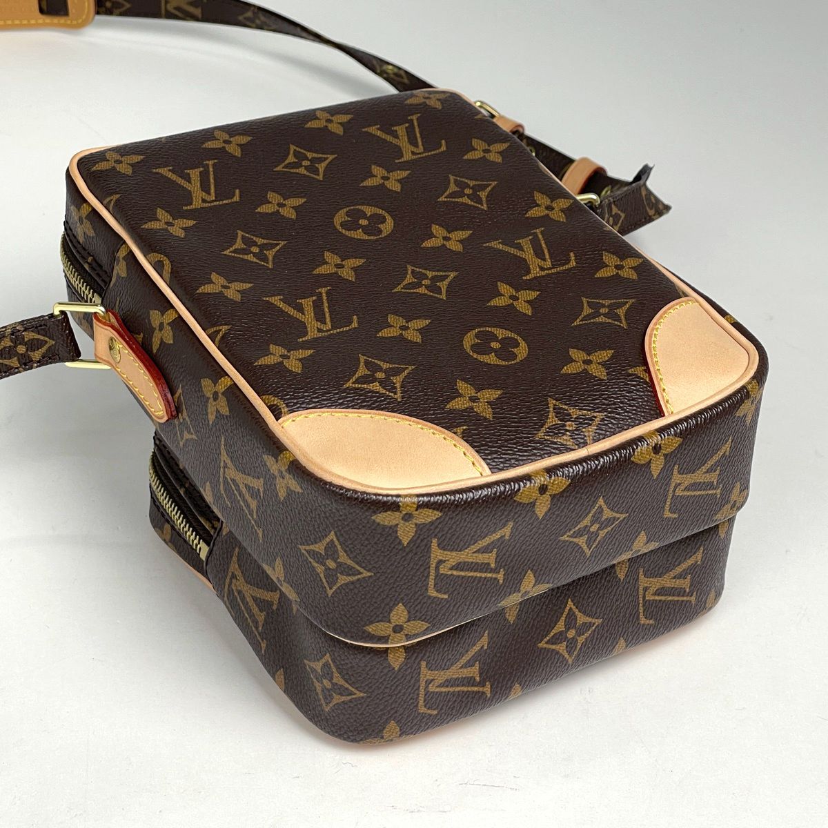 Louis Vuitton Amazon Shoulder Bag Monogram Brown — view 2