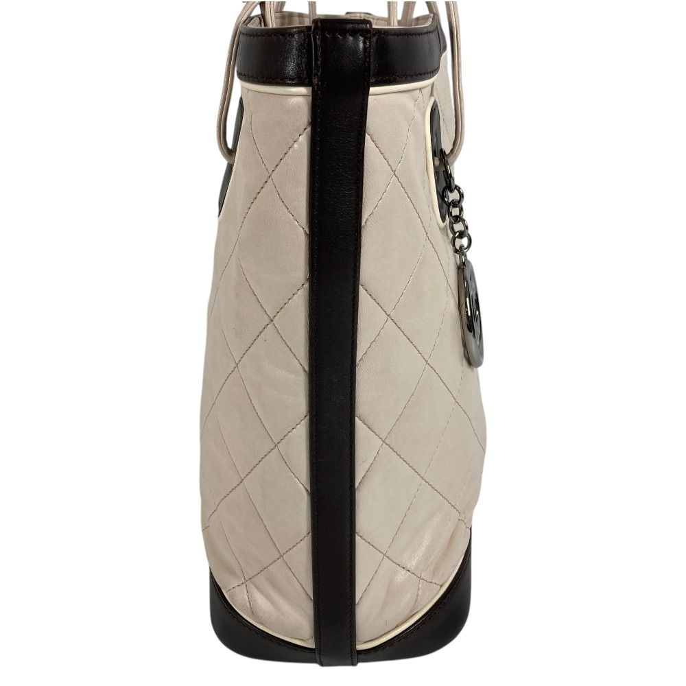 Chanel Shoulder Bag CC Logo Charm Leather Beige — view 4