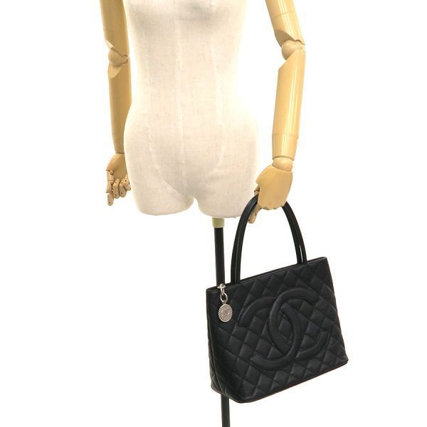 Chanel Medallion Tote Black — view 9