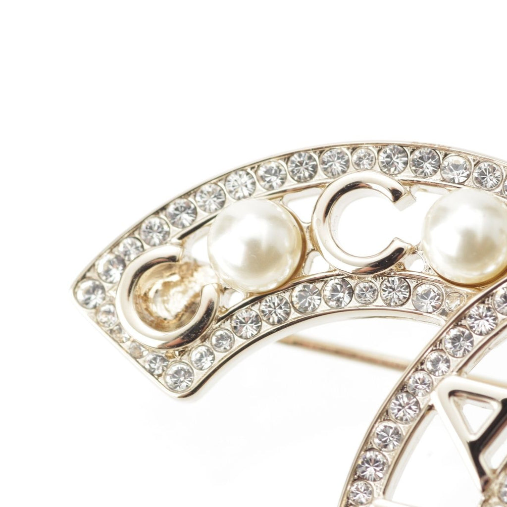 Chanel Pearl Rhinestone CC Logo Brooch Gold — view 3