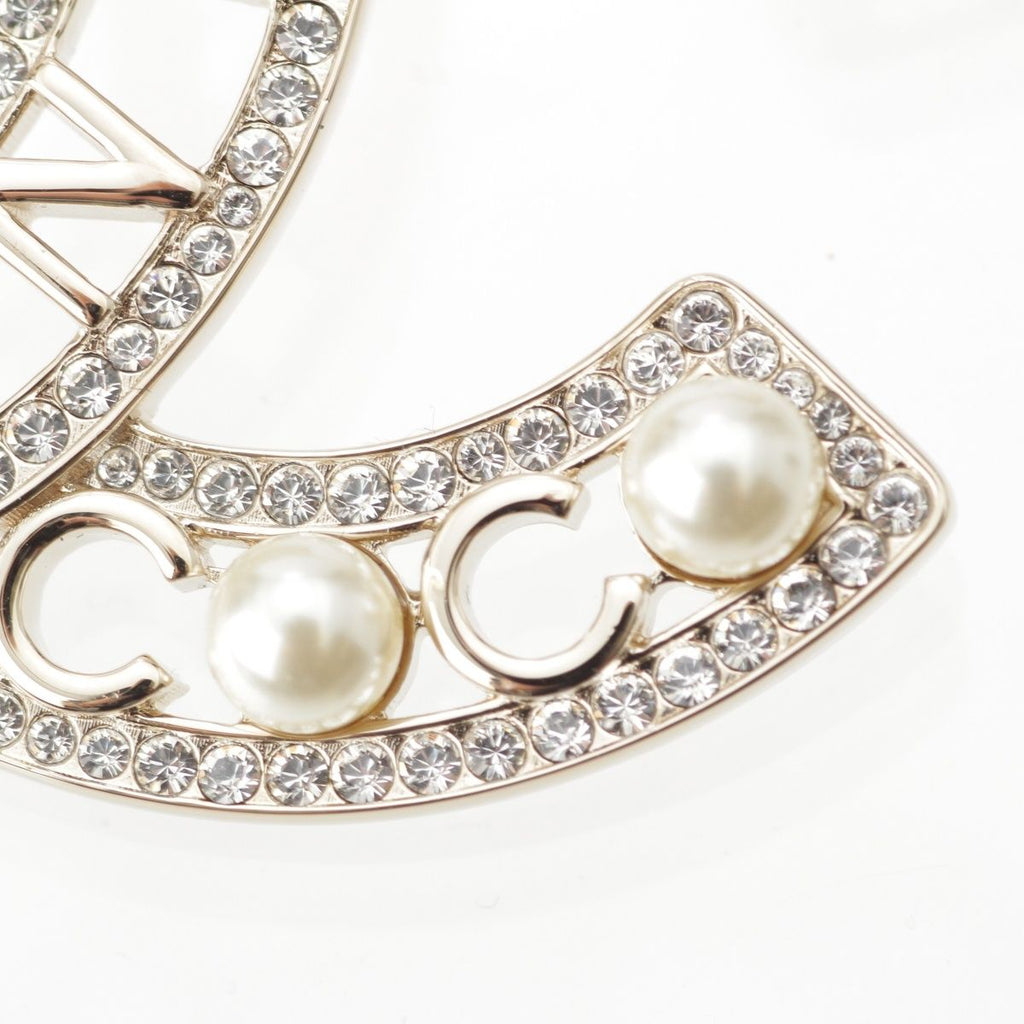 Chanel Pearl Rhinestone CC Logo Brooch Gold — view 5