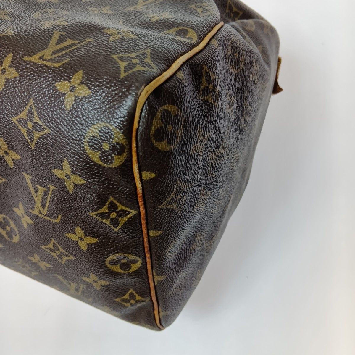 Louis Vuitton Monogram Speedy 40 Boston Bag Brown Zipper Torn on Handle — view 4