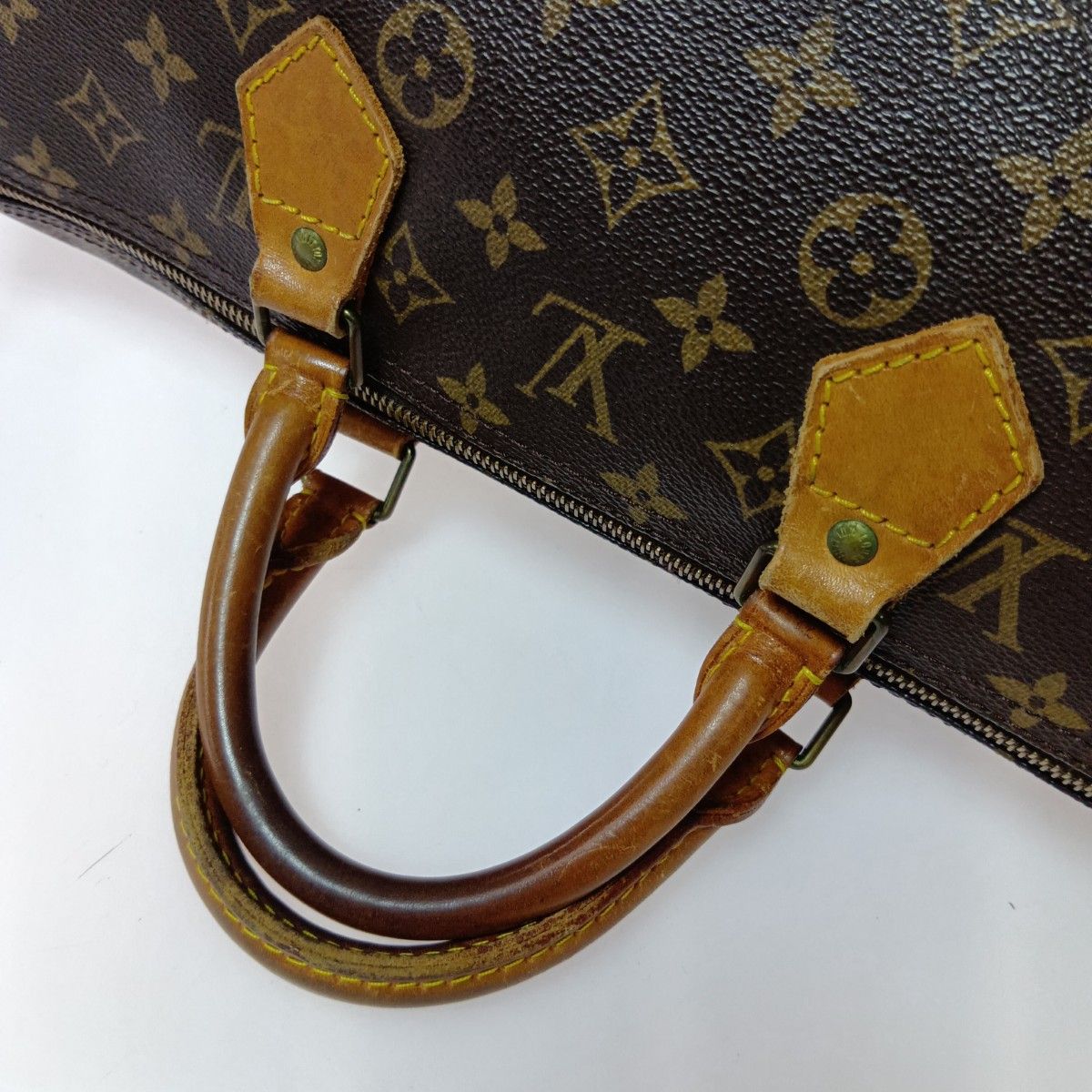 Louis Vuitton Monogram Speedy 40 Boston Bag Brown Zipper Torn on Handle — view 6