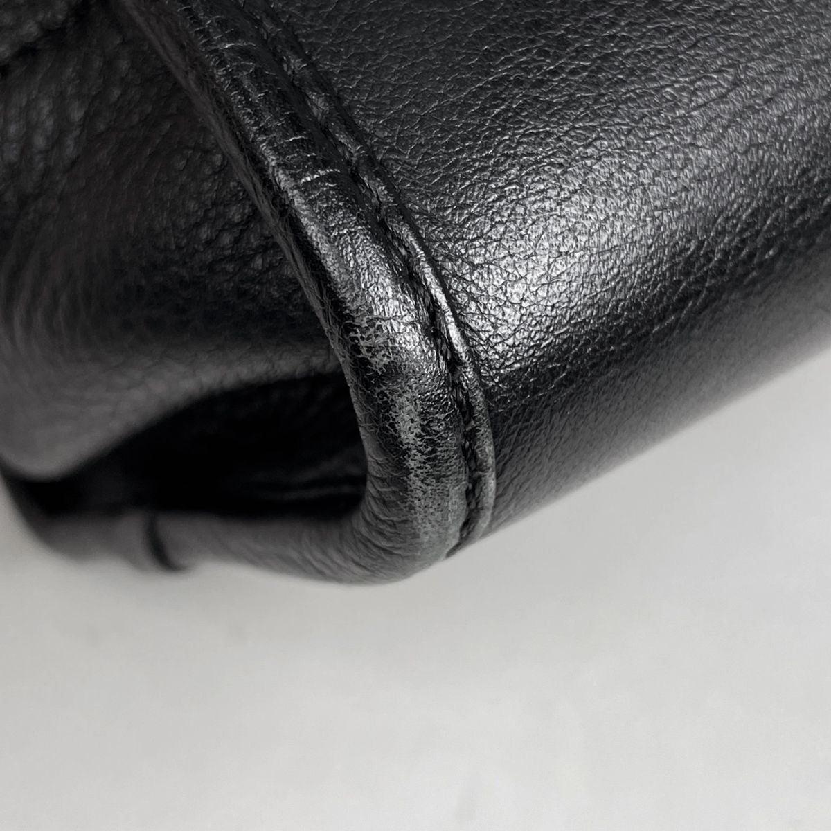 Loewe Amazona 28 2-Way Shoulder Bag Anagram Leather Black — view 3