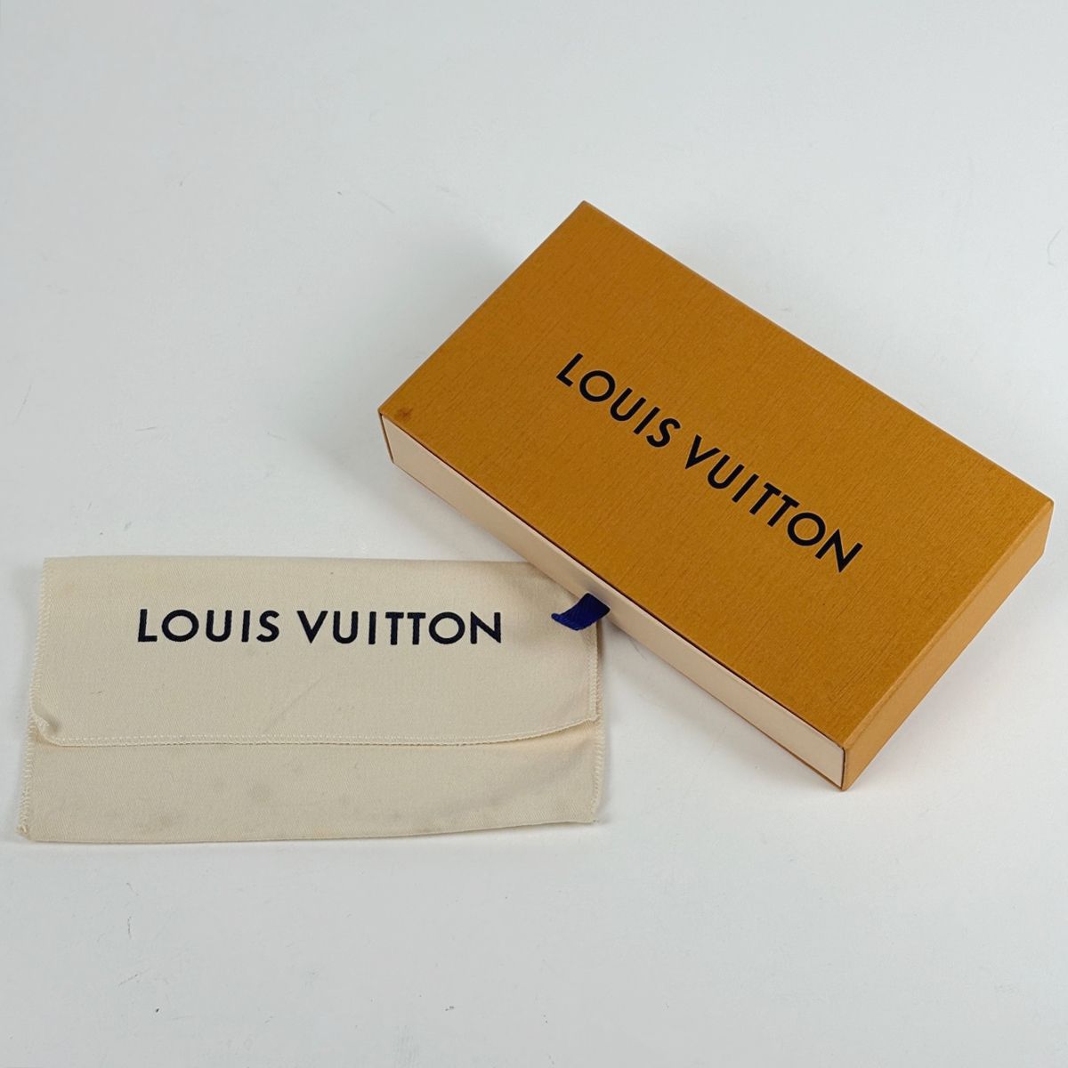 Louis Vuitton Zippy Wallet Coussin Embossed Monogram Leather Taupe — view 9