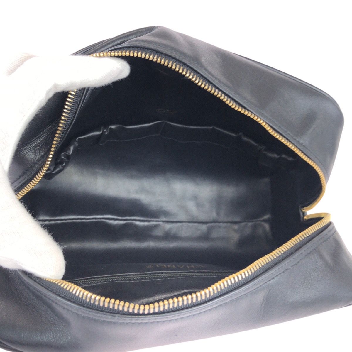 Chanel Bicolor CC Logo Makeup Pouch Black Gold Leather Clutch — view 8