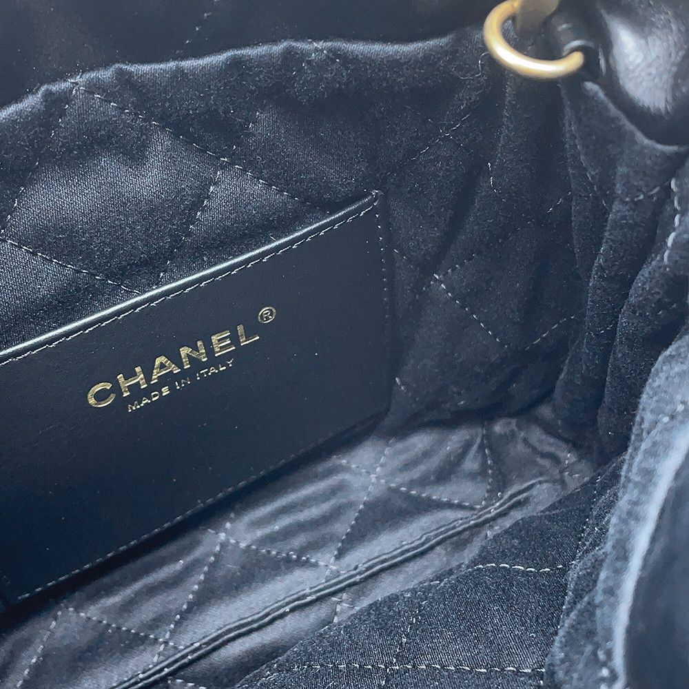 Chanel Handbag 22 Mini CC Logo Shiny Calf Leather 2-Way Black — view 8