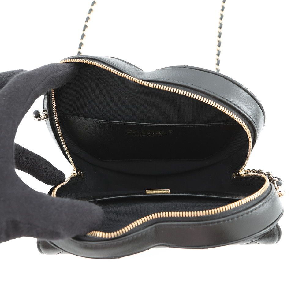 Chanel Chain Shoulder Bag Quilted Heart — view 5