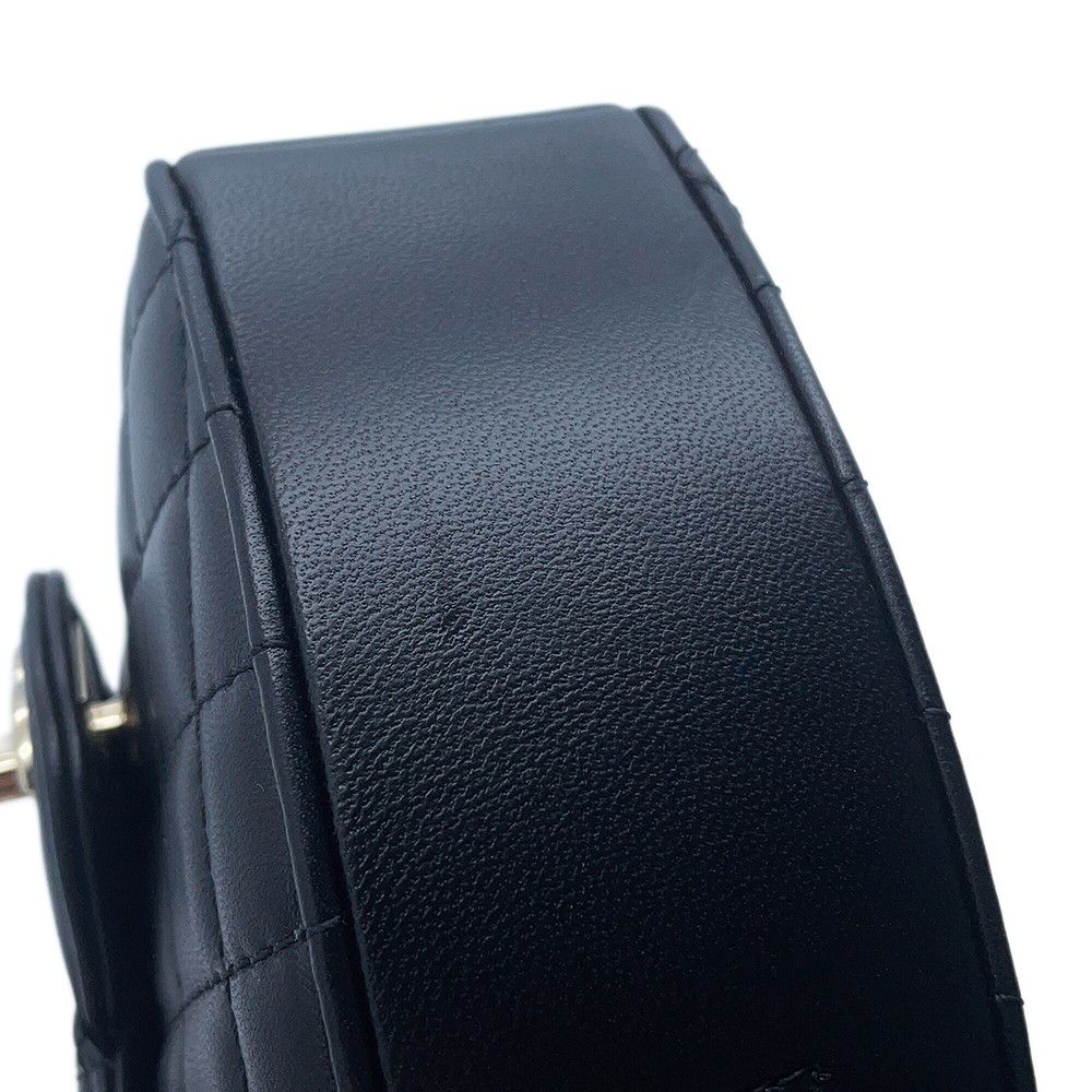 Chanel Chain Shoulder Bag Quilted Heart — view 7