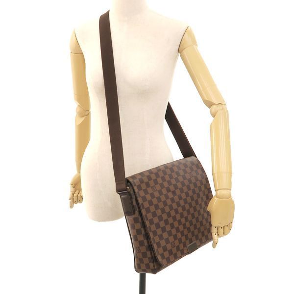 Louis Vuitton Damier District MM Wallet — view 9